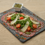 Entrée carpaccio de bœuf