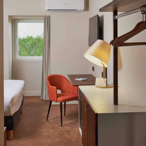 Les Trois Voiles Hotel standard room: desk area