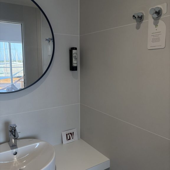 Coin salle de bain chambre Deluxe hotel Les Trois Voiles